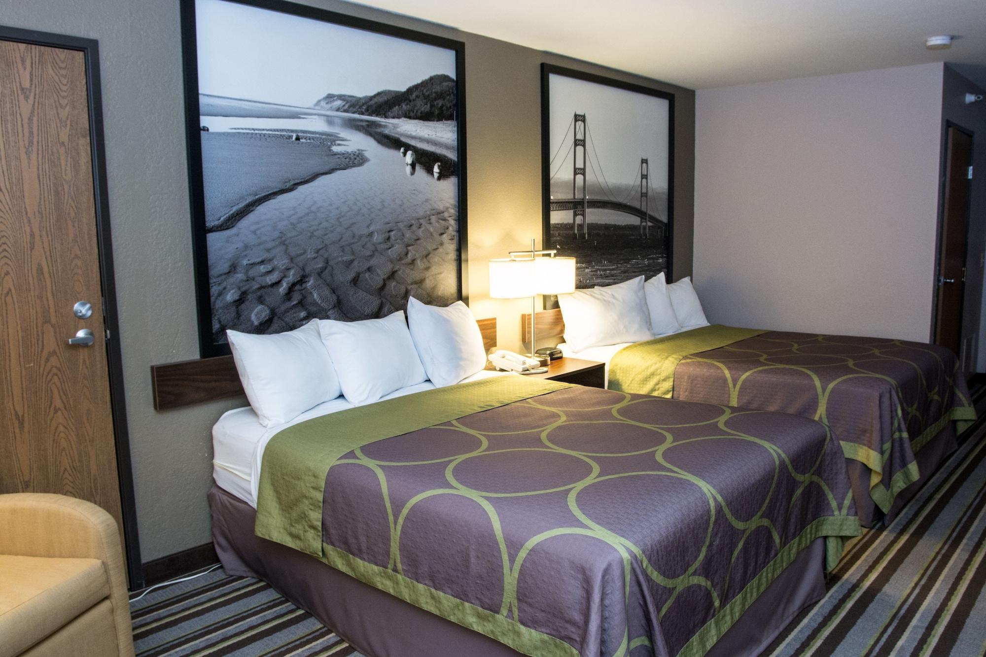 Super 8 By Wyndham Manistee Hotel Ngoại thất bức ảnh
